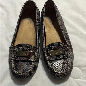 Vionic Women's Snakeskin Pattern Loafers - Black and Brown